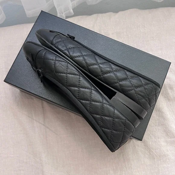 Auth Chanel Black Classic Quilted CC Logo Ballerina Flats - Size 37.5